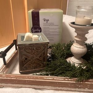 NWT Scentsy RIGA warmer grayish/green